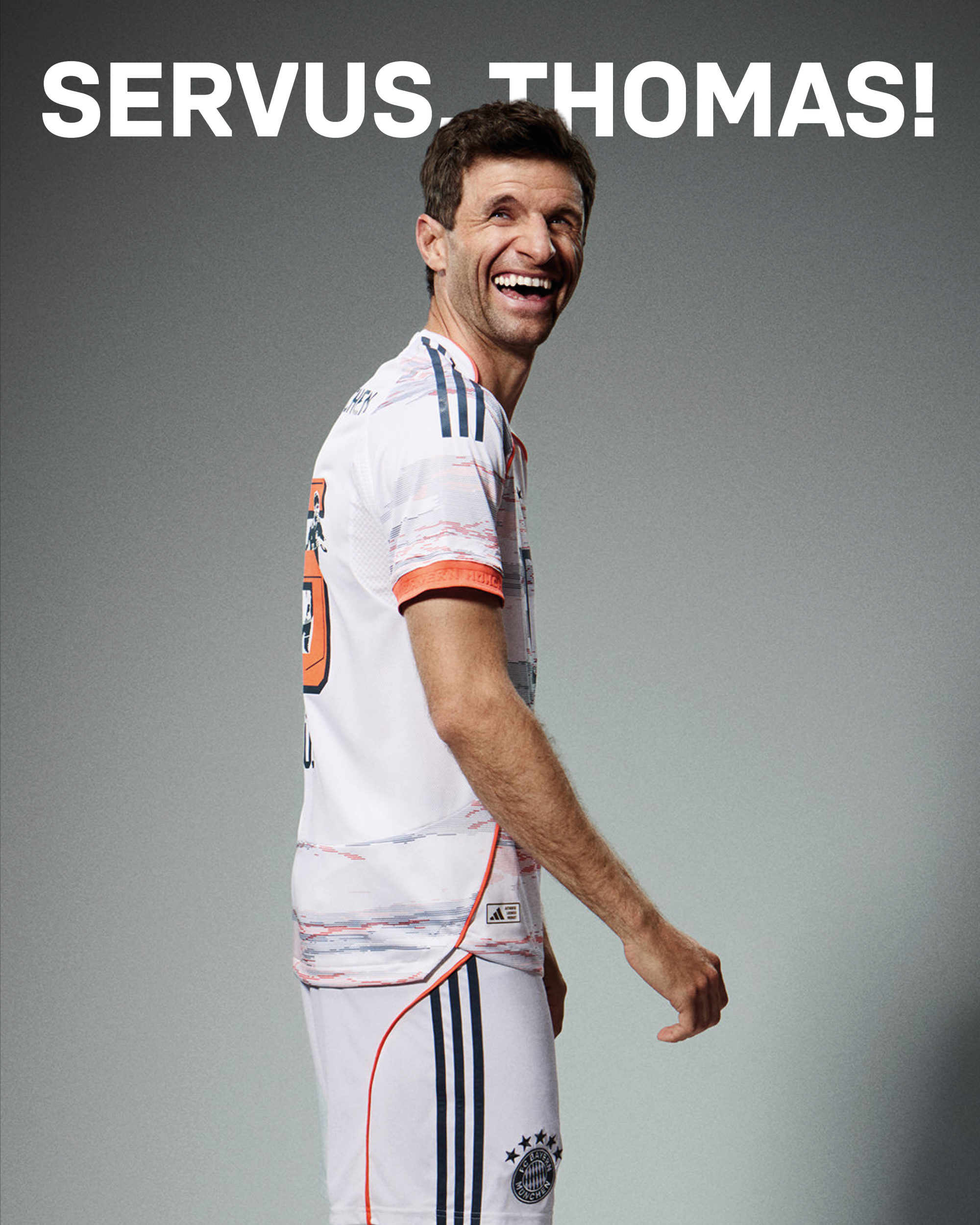 Thomas Müller wearing an FC Bayern Munich jersey