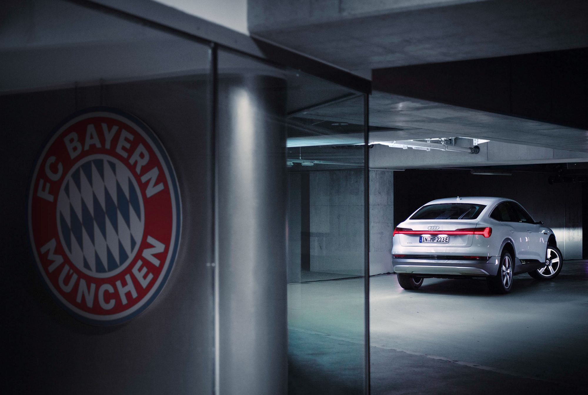 Audi e-tron in an FC Bayern branded parking garage